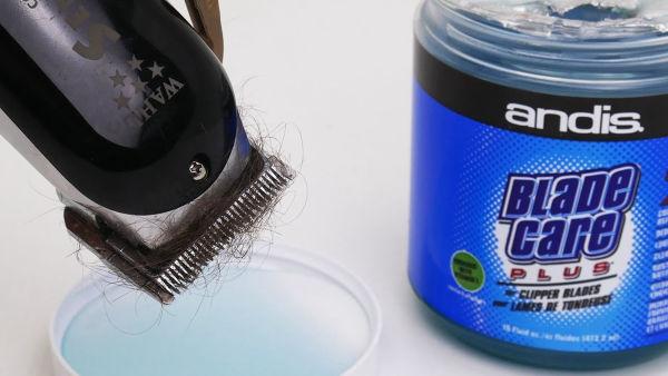 In this video we deep clean / sanitize dirty barber clippers.